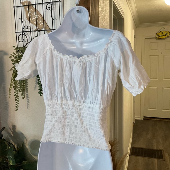 VENUS Classic White Cotton cropped ruched Blouse - Picture 2 of 6